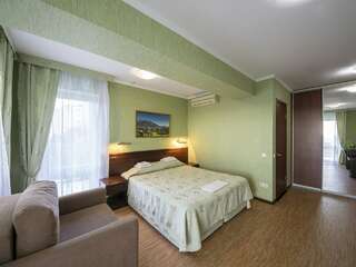 Гостиница Аледо Сочи Двухместный номер Делюкс с 1 кроватью или 2 отдельными кроватями, вид на море-1